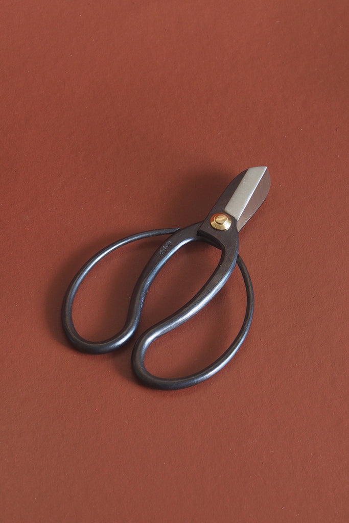 Wazakura - Yasugi Steel Ikebana Scissors - Kura Studio